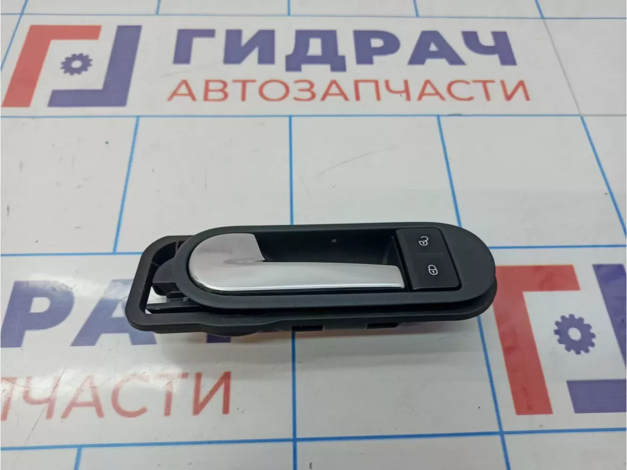 Ручка двери внутренняя левая передняя Volkswagen Golf Plus (Mk5)  5M0837113UAQ. С кнопкой центрального замка. Царапины.